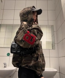 おしゃれスタ（オシャレスタ）の「ワッペン刺繍付きカモフラパーカー（パーカー）」