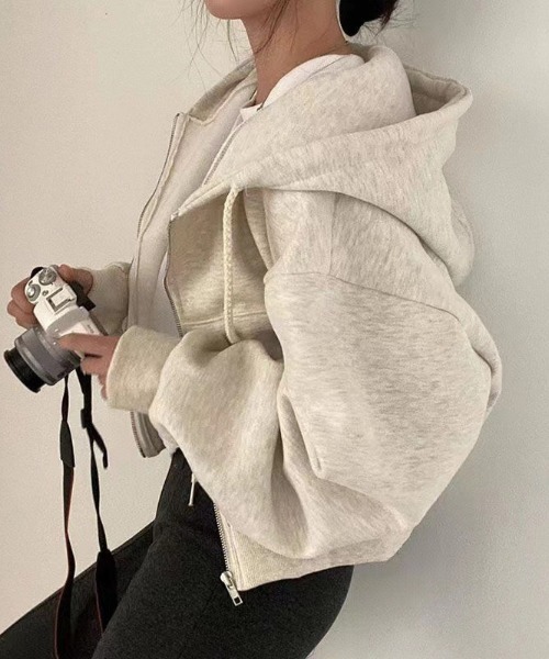 Vipoa（ヴィポア）の「short zip up hoodie（パーカー・レディース・ライトグレー/ブラック/ホワイト/ネイビー/ダークグレー/ブルー/オートミール・FREE）」の6枚目の写真