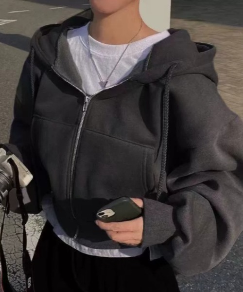 Vipoa（ヴィポア）の「short zip up hoodie（パーカー・レディース・ライトグレー/ブラック/ホワイト/ネイビー/ダークグレー/ブルー/オートミール・FREE）」の3枚目の写真