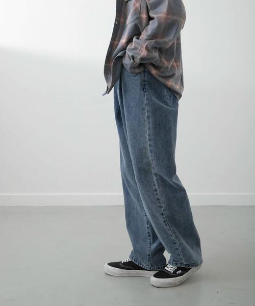 ITEMS URBANRESEARCH(アイテムズ アーバンリサーチ)の「Dusty Wide Tapered Jeans(その他パンツ・メンズ・ブラック系その他/ベージュ系その他/ブルー系その他・MEDIUM/LARGE)」の22枚目の写真