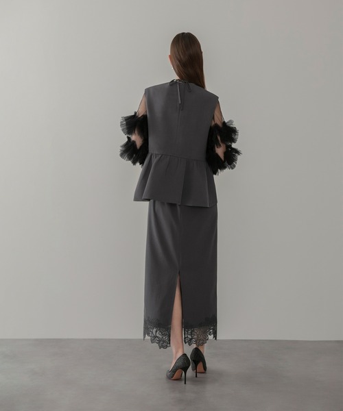 Leja（レジャ）の「【LEJA】チュールフリルスリーブベストセットワンピースドレス2点セット 美脚効果結婚式 パーティードレス 成人式 二次会 同窓会 お呼ばれ オケージョン 20代 30代（ドレス・レディース・ブラック/ダークグレー・SMALL/MEDIUM）」の4枚目の写真