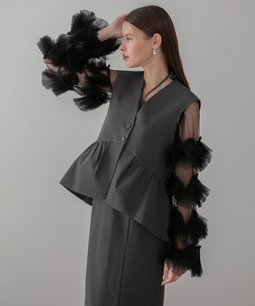 Leja（レジャ）の「【LEJA】チュールフリルスリーブベストセットワンピースドレス2点セット 美脚効果結婚式 パーティードレス 成人式 二次会 同窓会 お呼ばれ オケージョン 20代 30代（ドレス・レディース・ブラック/ダークグレー・SMALL/MEDIUM）」の8枚目の写真