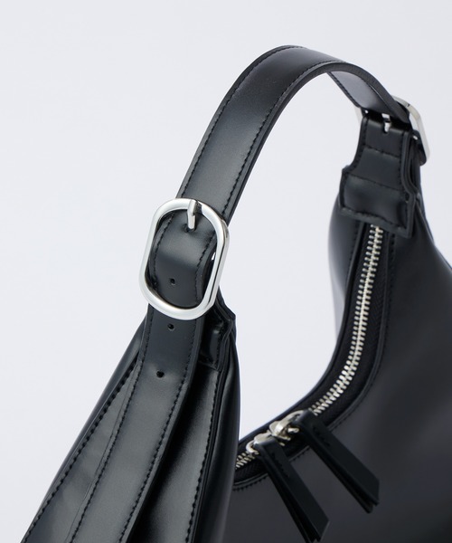 Lui's（ルイス）の「MAY別注レザーワンハンドルハーフムーンバッグ（ハンドバッグ・レディース・ブラック/ブラウン系その他/ブラウン・FREE）」の5枚目の写真