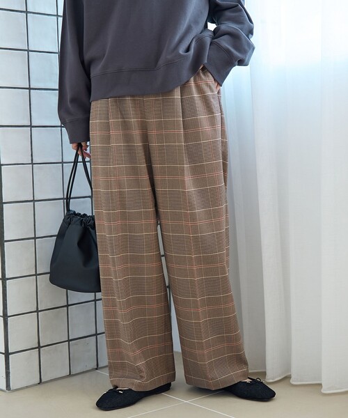 coen(コーエン)の「【定番】イージービューティーチェックワイドパンツ(WEB限定サイズあり)(スラックス・レディース・グレー/ブラウン・S/M/L/XL)」の2枚目の写真