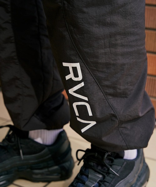 RVCA(ルーカ)の「RVCA メンズ MIL NYLON PT ロングパンツ 【2025年秋冬モデル】/ルーカワッシャーナイロンパンツ(SET UP・セットアップ可能・空港コーデ)(その他パンツ・メンズ・ブラック/グレー・X-LARGE/LARGE/MEDIUM/SMALL)」の3枚目の写真