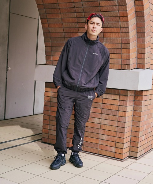 RVCA(ルーカ)の「RVCA メンズ MIL NYLON PT ロングパンツ 【2025年秋冬モデル】/ルーカワッシャーナイロンパンツ(SET UP・セットアップ可能・空港コーデ)(その他パンツ・メンズ・ブラック/グレー・X-LARGE/LARGE/MEDIUM/SMALL)」の5枚目の写真