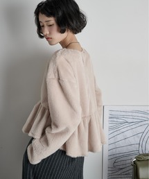 THE YOn（ザヨン）の「エコファーペプラムトップス（Tシャツ/カットソー・レディース）」