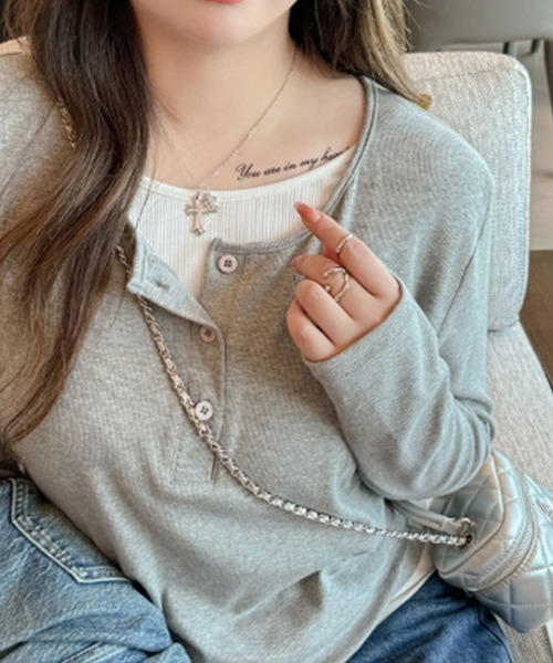 SallyLunn（サリーラン）の「レイヤードボタン付き長袖トップス（Tシャツ/カットソー・レディース・グレー/ブラック・L/M）」の6枚目の写真
