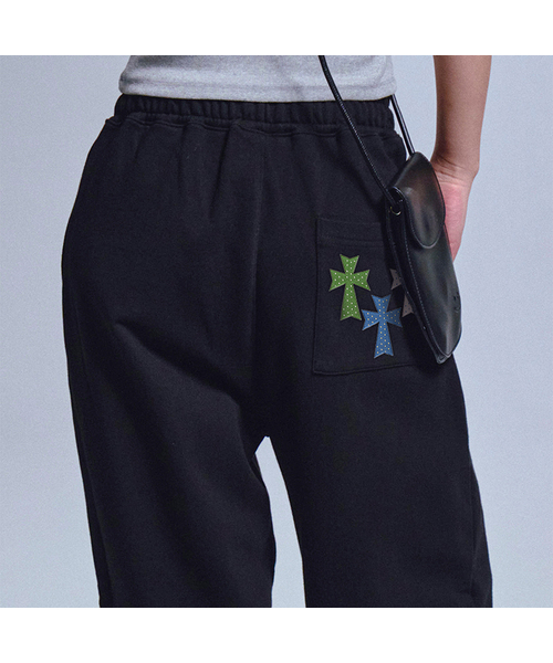 GRAVER（グレーバー）の「[ユニセックス]ドットクロスロゴ刺繍トレーニングワイドパンツ_2カラー（スウェットパンツ・レディース・杢グレー/ブラック/ブラック系その他2/ブラック系その他3/ブラック系その他4/ブラック系その他5/ブラック系その他6/グレー系その他2/グレー系その他3/グレー系その他4/グレー系その他5/グレー系その他6/ブラックミックス/ライトグレー/ブラック×ピンク・MEDIUM/LARGE）」の6枚目の写真
