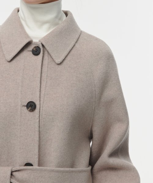 MUSINSA STANDARD WOMAN(ムシンサスタンダードウーマン)の「レディースカシミアブレンドハンドメイドバルマカンローブコート【オートミール】(チェスターコート・レディース・その他・SMALL/MEDIUM/LARGE/X-SMALL)」の9枚目の写真