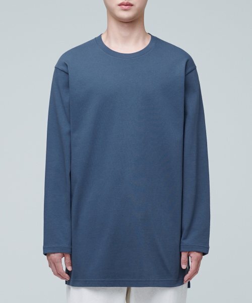 MUSINSA STANDARD（ムシンサスタンダード）の「レイヤードクルーネック長袖Tシャツ_ロング丈 [ミッドナイトブルー]（Tシャツ/カットソー・メンズ・その他・SMALL/MEDIUM/LARGE/X-SMALL）」の2枚目の写真