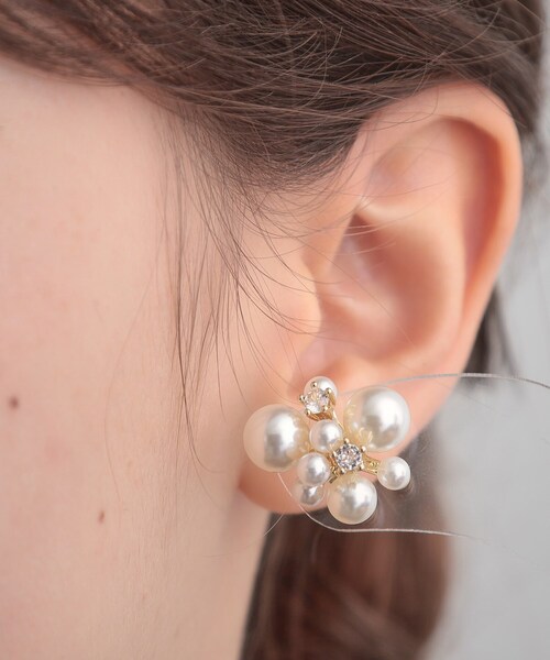couture brooch(クチュールブローチ)の「パール調ビジューピアス(ピアス(両耳用)・レディース・ゴールド・00)」の2枚目の写真