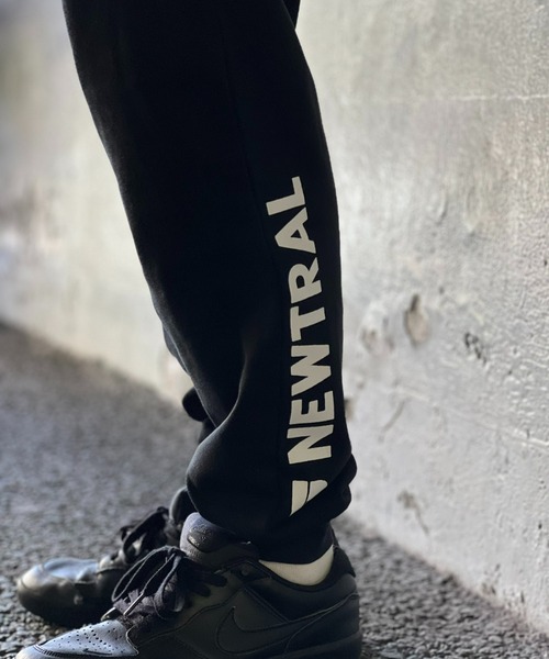 NEWTRAL（ニュートラル）の「【NEWTRAL】NEWTRAL S_Logo Sweatpants（その他パンツ・メンズ・ブラック・LARGE/MEDIUM/X-LARGE）」の4枚目の写真