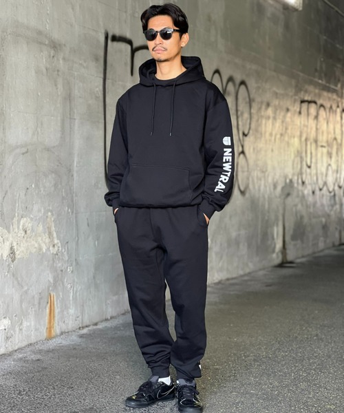 NEWTRAL（ニュートラル）の「【NEWTRAL】NEWTRAL S_Logo Sweatpants（その他パンツ・メンズ・ブラック・LARGE/MEDIUM/X-LARGE）」の3枚目の写真