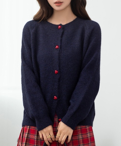 DAY CLOSET（デイ クローゼット）の「ぷっくりハートボタンがCute。長袖ノーカラーニットカーディガン レディース（カーディガン/ボレロ・レディース・ブルー/ネイビー/オートミール/グレー・FREE）」の3枚目の写真