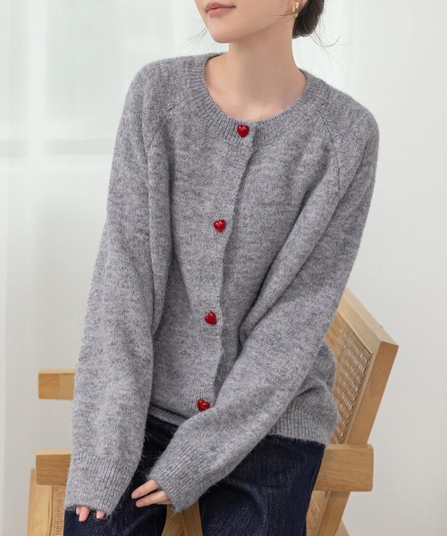 DAY CLOSET（デイ クローゼット）の「ぷっくりハートボタンがCute。長袖ノーカラーニットカーディガン レディース（カーディガン/ボレロ・レディース・ブルー/ネイビー/オートミール/グレー・FREE）」の6枚目の写真