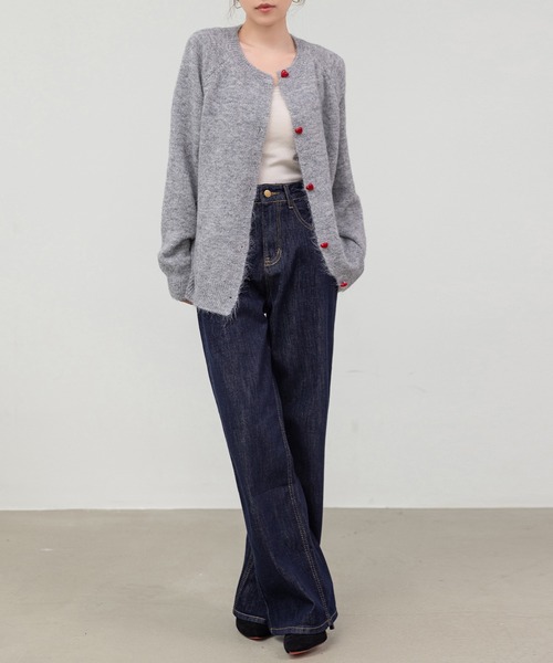 DAY CLOSET（デイ クローゼット）の「ぷっくりハートボタンがCute。長袖ノーカラーニットカーディガン レディース（カーディガン/ボレロ・レディース・ブルー/ネイビー/オートミール/グレー・FREE）」の9枚目の写真