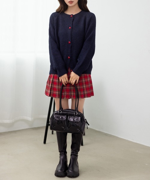 DAY CLOSET（デイ クローゼット）の「ぷっくりハートボタンがCute。長袖ノーカラーニットカーディガン レディース（カーディガン/ボレロ・レディース・ブルー/ネイビー/オートミール/グレー・FREE）」の17枚目の写真