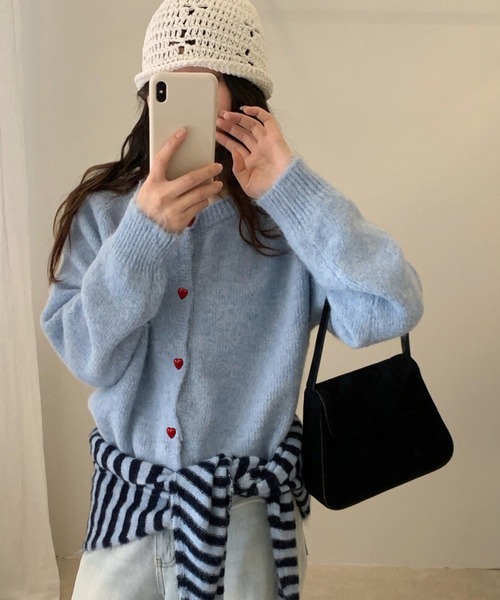 DAY CLOSET（デイ クローゼット）の「ぷっくりハートボタンがCute。長袖ノーカラーニットカーディガン レディース（カーディガン/ボレロ・レディース・ブルー/ネイビー/オートミール/グレー・FREE）」の19枚目の写真