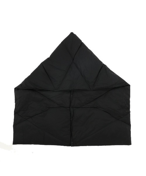 NANGA（ナンガ）の「ナンガ  DOWN PONCHO MUFFLER（マフラー・レディース・アイボリー/ブラック・FREE）」の6枚目の写真