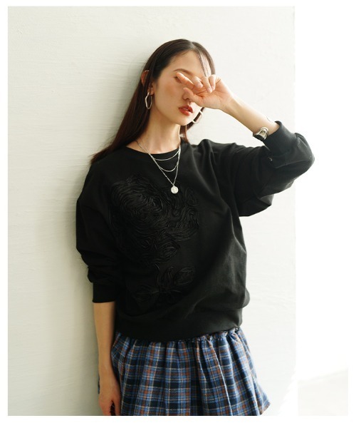Sawa a la mode（サワアラモード）の「花柄コード刺繍スウェットプルオーバー（スウェット・レディース・ブラック・FREE）」の5枚目の写真