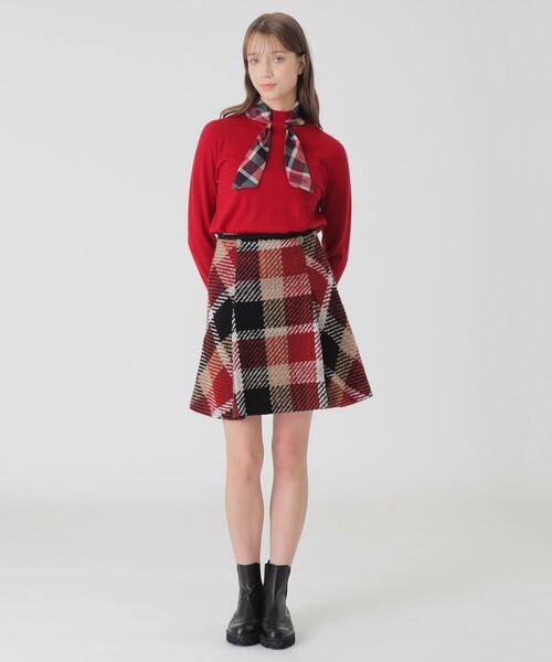 BLUE LABEL CRESTBRIDGE（ブルーレーベルクレストブリッジ）の「【10th ANNIVERSARY】クレストブリッジチェックロービングツィードフレアスカート（スカート・レディース・レッド・38/36）」の2枚目の写真