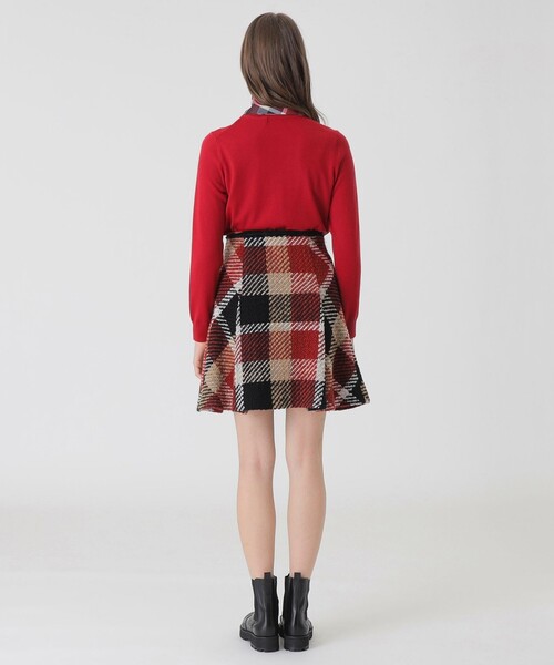 BLUE LABEL CRESTBRIDGE（ブルーレーベルクレストブリッジ）の「【10th ANNIVERSARY】クレストブリッジチェックロービングツィードフレアスカート（スカート・レディース・レッド・38/36）」の4枚目の写真