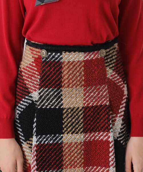 BLUE LABEL CRESTBRIDGE（ブルーレーベルクレストブリッジ）の「【10th ANNIVERSARY】クレストブリッジチェックロービングツィードフレアスカート（スカート・レディース・レッド・38/36）」の5枚目の写真