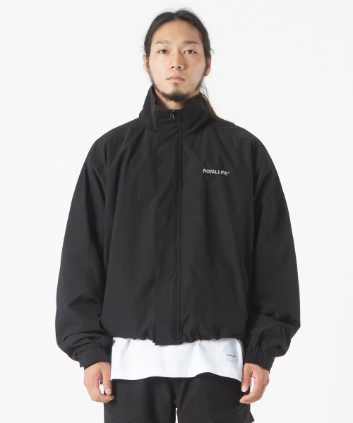 ROYALLIFE(ロイヤルライフ)の「RLCHJ1101 ハイネックトラックジャケット - ブラック(ナイロンジャケット・メンズ・ブラック・MEDIUM/LARGE)」の2枚目の写真