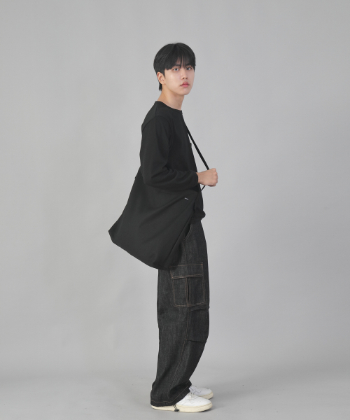 SAINTCREW(セントクルー)の「ミニマルビッグサイズクロスバッグ MBC-121 ブラックブラック(メッセンジャーバッグ・メンズ・その他・フリー)」の6枚目の写真