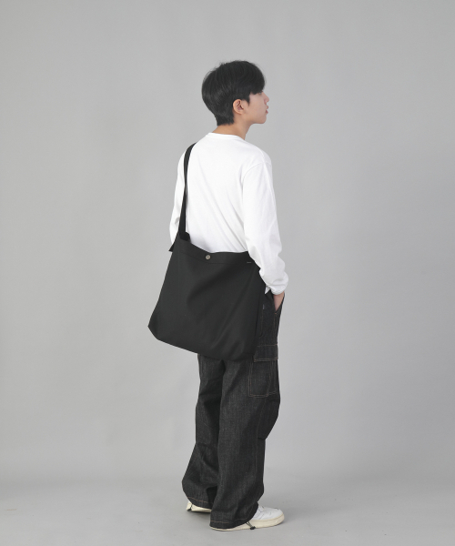 SAINTCREW(セントクルー)の「ミニマルビッグサイズクロスバッグ MBC-121 ブラックブラック(メッセンジャーバッグ・メンズ・その他・フリー)」の7枚目の写真