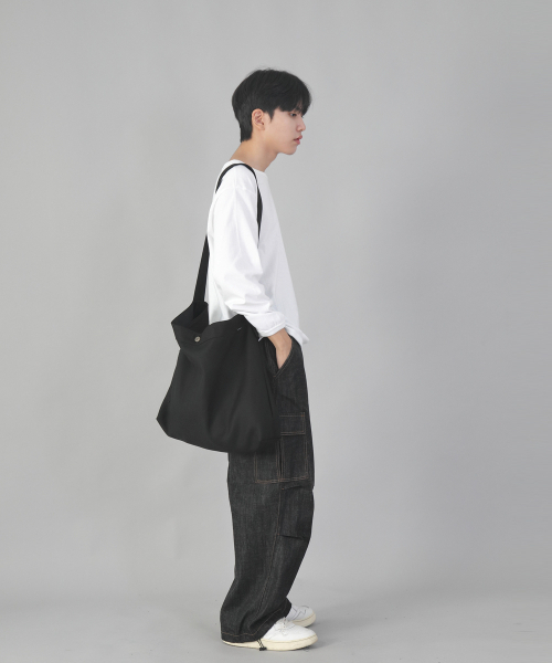 SAINTCREW(セントクルー)の「ミニマルビッグサイズクロスバッグ MBC-121 ブラックブラック(メッセンジャーバッグ・メンズ・その他・フリー)」の9枚目の写真