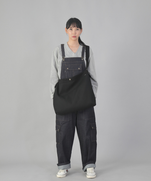 SAINTCREW(セントクルー)の「ミニマルビッグサイズクロスバッグ MBC-121 ブラックブラック(メッセンジャーバッグ・メンズ・その他・フリー)」の10枚目の写真