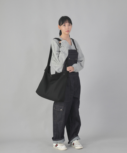 SAINTCREW(セントクルー)の「ミニマルビッグサイズクロスバッグ MBC-121 ブラックブラック(メッセンジャーバッグ・メンズ・その他・フリー)」の12枚目の写真
