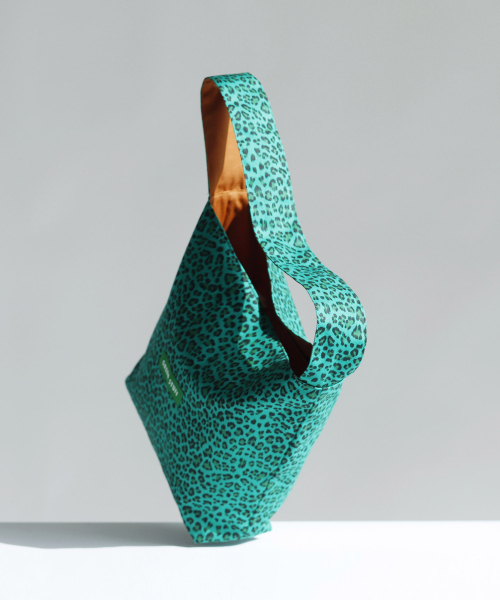 GREEN STUFF(グリーンスタッフ)の「seem full bag 62 - leopard green(エコバッグ/サブバッグ・レディース・その他・FREE)」の5枚目の写真