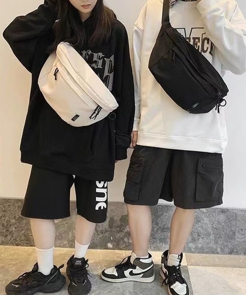 WESTBOY(ウエストボーイ)の「ユニセックス シンプル ショルダーバッグ サコッシュ WO25W10BG14(ショルダーバッグ・メンズ・ブラック/ホワイト・FREE)」の14枚目の写真
