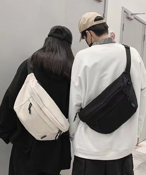 WESTBOY(ウエストボーイ)の「ユニセックス シンプル ショルダーバッグ サコッシュ WO25W10BG14(ショルダーバッグ・メンズ・ブラック/ホワイト・FREE)」の15枚目の写真
