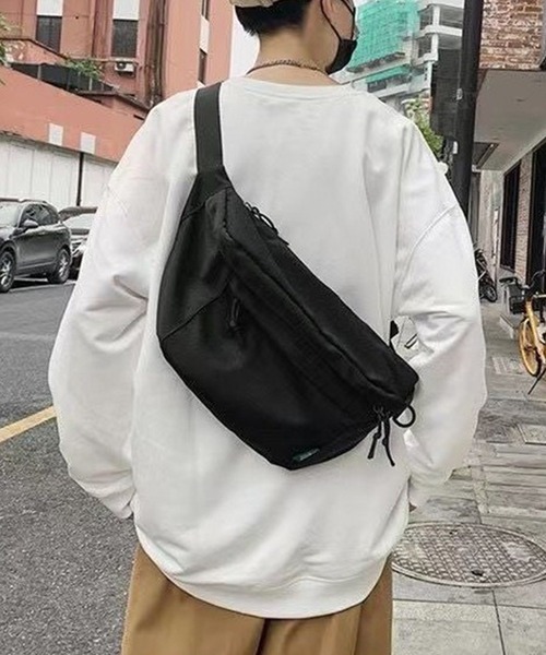 WESTBOY(ウエストボーイ)の「ユニセックス シンプル ショルダーバッグ サコッシュ WO25W10BG14(ショルダーバッグ・メンズ・ブラック/ホワイト・FREE)」の3枚目の写真