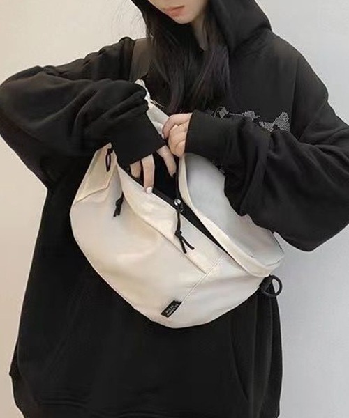 WESTBOY(ウエストボーイ)の「ユニセックス シンプル ショルダーバッグ サコッシュ WO25W10BG14(ショルダーバッグ・メンズ・ブラック/ホワイト・FREE)」の5枚目の写真
