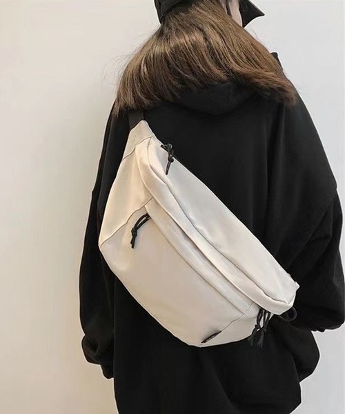 WESTBOY(ウエストボーイ)の「ユニセックス シンプル ショルダーバッグ サコッシュ WO25W10BG14(ショルダーバッグ・メンズ・ブラック/ホワイト・FREE)」の7枚目の写真