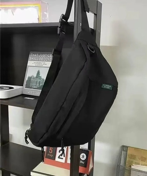 WESTBOY(ウエストボーイ)の「ユニセックス シンプル ショルダーバッグ サコッシュ WO25W10BG14(ショルダーバッグ・メンズ・ブラック/ホワイト・FREE)」の9枚目の写真