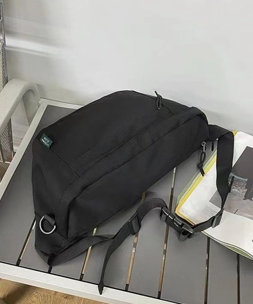 WESTBOY(ウエストボーイ)の「ユニセックス シンプル ショルダーバッグ サコッシュ WO25W10BG14(ショルダーバッグ・メンズ・ブラック/ホワイト・FREE)」の10枚目の写真