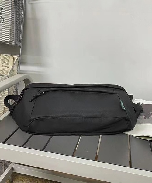 WESTBOY(ウエストボーイ)の「ユニセックス シンプル ショルダーバッグ サコッシュ WO25W10BG14(ショルダーバッグ・メンズ・ブラック/ホワイト・FREE)」の12枚目の写真