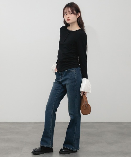 HEILIS(ヘイリス)の「袖口フリルヘンリーカットソー / レイヤード フリル袖 ヘンリーネック カットソー Tシャツ 長袖 Tシャツ コンパクト クロップド クルーネック 無地 ガーリー グッドガール カジュアル シンプル 韓国 オフィスカジュアル 春服 秋服 冬服 カジュアル シンプル トップス 黒 白 フレア(Tシャツ/カットソー・レディース・ブラック/グレー/オフホワイト・FREE)」の22枚目の写真