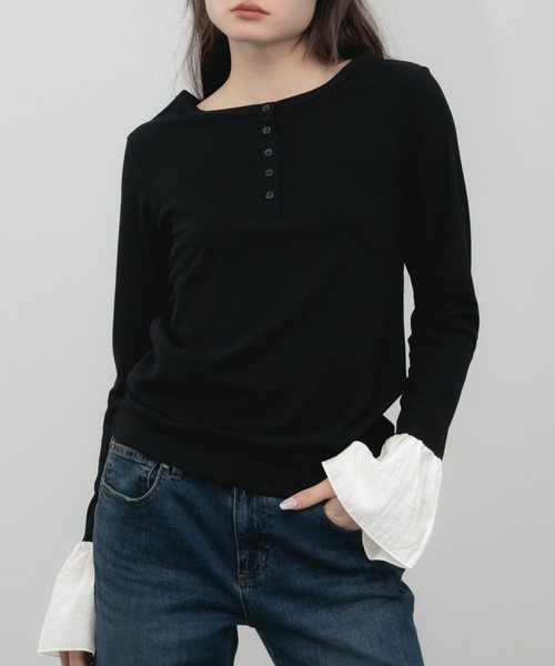HEILIS(ヘイリス)の「袖口フリルヘンリーカットソー / レイヤード フリル袖 ヘンリーネック カットソー Tシャツ 長袖 Tシャツ コンパクト クロップド クルーネック 無地 ガーリー グッドガール カジュアル シンプル 韓国 オフィスカジュアル 春服 秋服 冬服 カジュアル シンプル トップス 黒 白 フレア(Tシャツ/カットソー・レディース・ブラック/グレー/オフホワイト・FREE)」の17枚目の写真