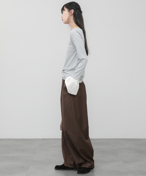 HEILIS(ヘイリス)の「袖口フリルヘンリーカットソー / レイヤード フリル袖 ヘンリーネック カットソー Tシャツ 長袖 Tシャツ コンパクト クロップド クルーネック 無地 ガーリー グッドガール カジュアル シンプル 韓国 オフィスカジュアル 春服 秋服 冬服 カジュアル シンプル トップス 黒 白 フレア(Tシャツ/カットソー・レディース・ブラック/グレー/オフホワイト・FREE)」の13枚目の写真