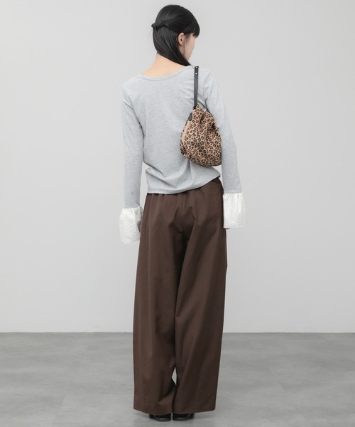 HEILIS(ヘイリス)の「袖口フリルヘンリーカットソー / レイヤード フリル袖 ヘンリーネック カットソー Tシャツ 長袖 Tシャツ コンパクト クロップド クルーネック 無地 ガーリー グッドガール カジュアル シンプル 韓国 オフィスカジュアル 春服 秋服 冬服 カジュアル シンプル トップス 黒 白 フレア(Tシャツ/カットソー・レディース・ブラック/グレー/オフホワイト・FREE)」の14枚目の写真