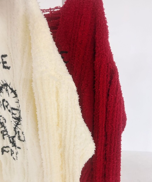 Diable baiser(ディアブルベーゼ)の「サブカル地雷系ダメージ風ゆるだぼ英字ロゴ長袖ニットトップス(ニット/セーター・レディース・ホワイト/レッド・FREE)」の7枚目の写真