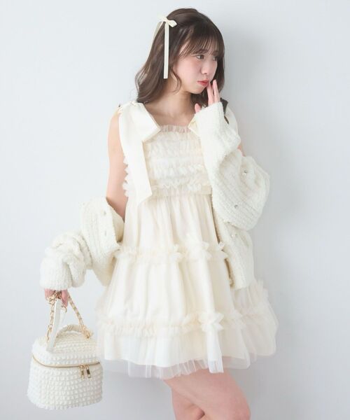 MAJESTIC LEGON（マジェスティックレゴン）の「フリルチュールミニワンピース（ワンピース・レディース・アイボリー/グレイッシュベージュ/ピンク/ライトグリーン/ブラック・MEDIUM）」の2枚目の写真