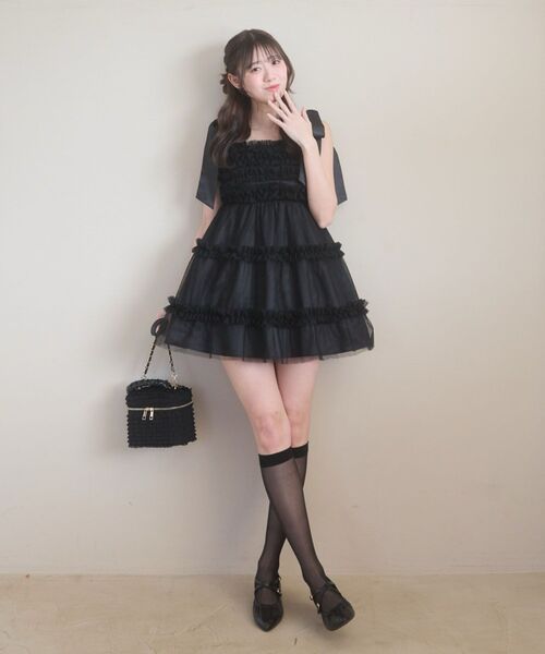 MAJESTIC LEGON（マジェスティックレゴン）の「フリルチュールミニワンピース（ワンピース・レディース・アイボリー/グレイッシュベージュ/ピンク/ライトグリーン/ブラック・MEDIUM）」の3枚目の写真